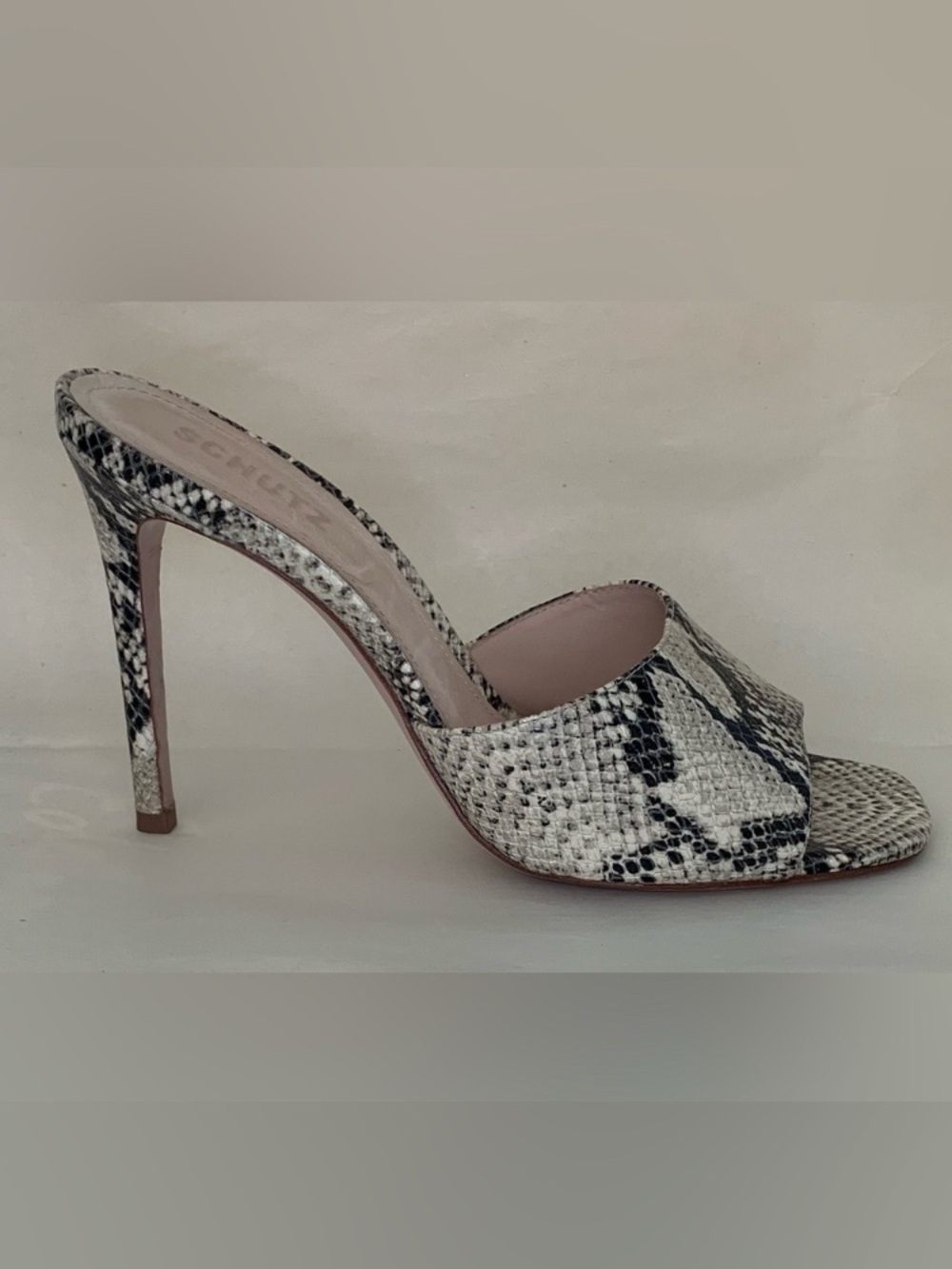 Schutz snakeskin embossed leather mule stiletto, size 9.5B. Gorgeous 4.75” heel.